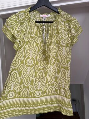NWT Rose & Olive Lightweight Flutter Sleeve Blouse